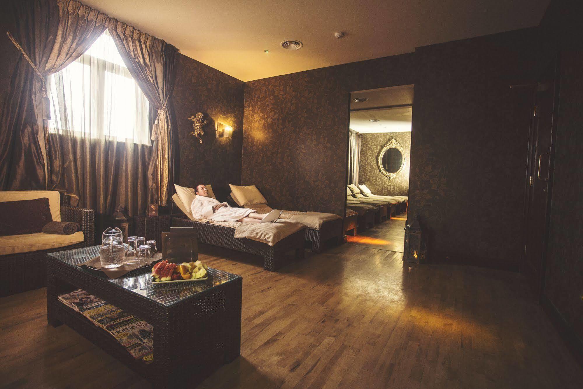 Canal Court Ньюрі Екстер'єр фото